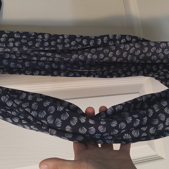 Old Navy Printed Infinity Scarf - Picture 2 of 3